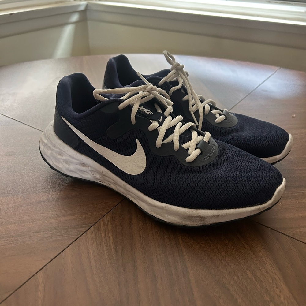 Nike Revolution 5